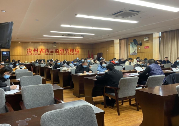 图为座谈会现场 图为座谈会现场