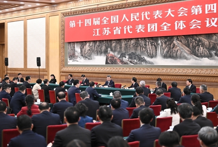 3月5日下午，中共中央总书记、国家主席、中央军委主席习近平参加他所在的十四届全国人大四次会议江苏代表团审议。新华社记者 燕雁 摄