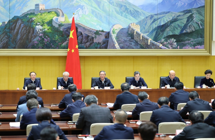 3月16日，国务院总理李强主持召开国务院第十一次全体会议，深入学习贯彻习近平总书记在全国两会期间的重要讲话和全国两会精神，对落实国务院2026年重点工作进行部署。新华社记者 黄敬文 摄