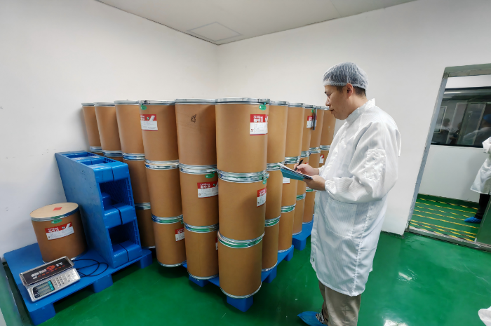 图为龙凌云开展现场核查工作。